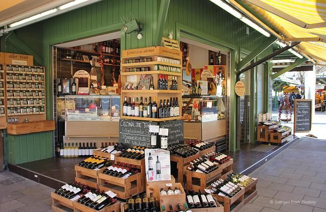 A stall selling wine in Viktualienmarkt in Munich