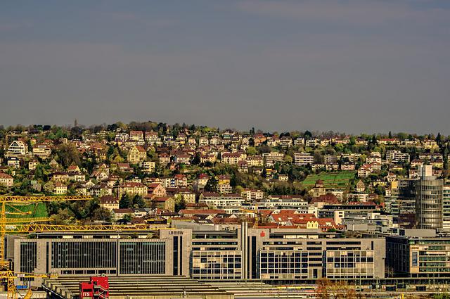 The hills and houses of Stuttgart by Andreas for Pixabay